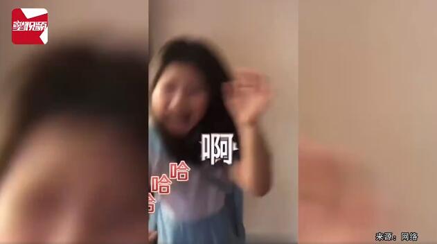 「扣子」小肚子崩开扣子，疯狂尖叫：把视频删了，小女孩开学前试穿旧校服