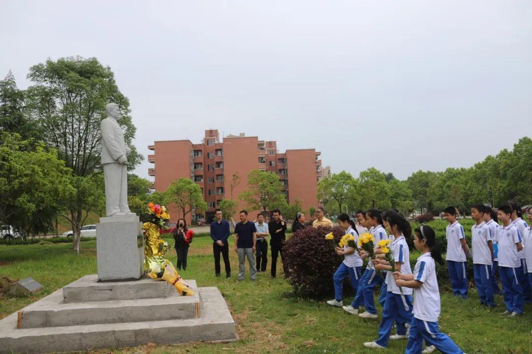 扬伟人精神铸品格承圣贤风骨塑灵魂丨永州陶铸中学举行陶铸塑像和孔子