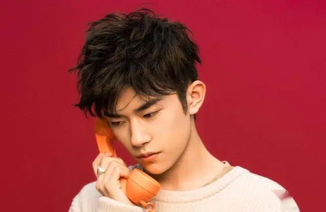 易烊千玺爸爸的图片 0d5885a7a2ef4f9d94e217c3547bedda.jpeg