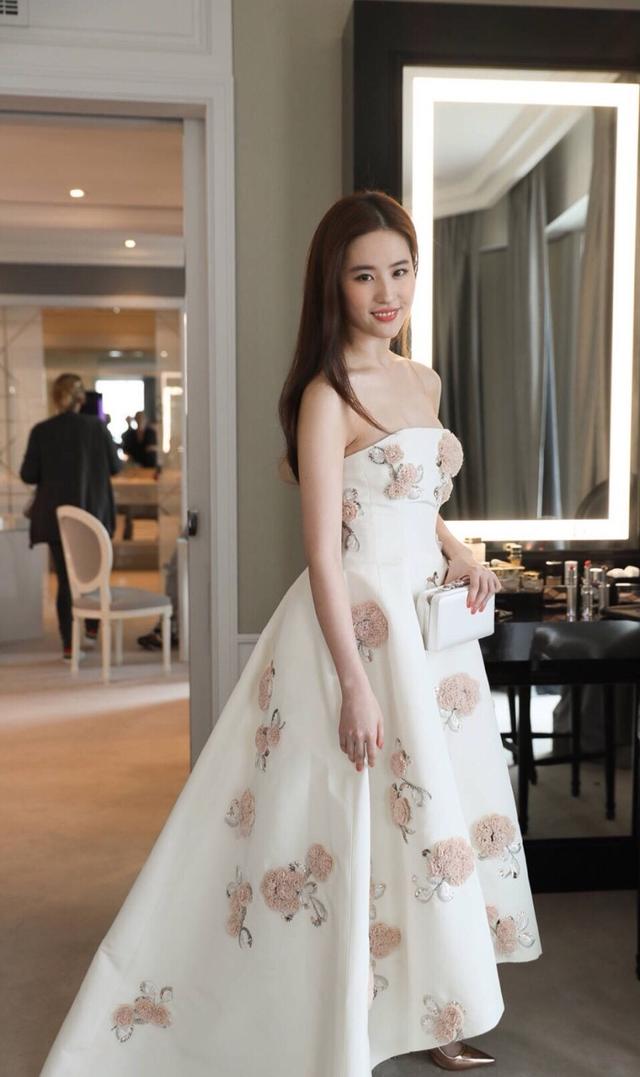 天仙天仙姐姐的私下穿搭，你也能诠释仙女下凡“花木兰”刘亦菲