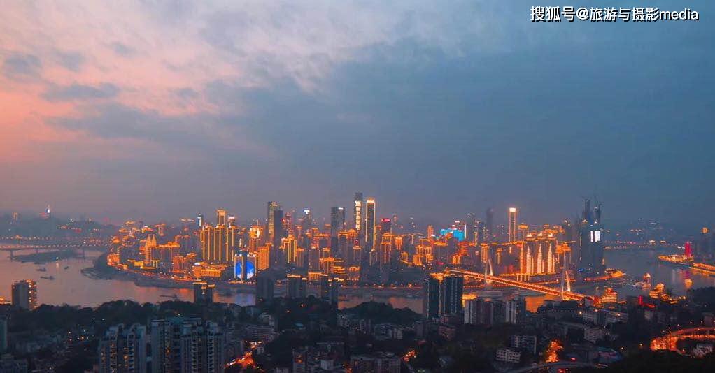 世界三大夜景之一！素有“小香港”之称，却因一棵古树而闻名？