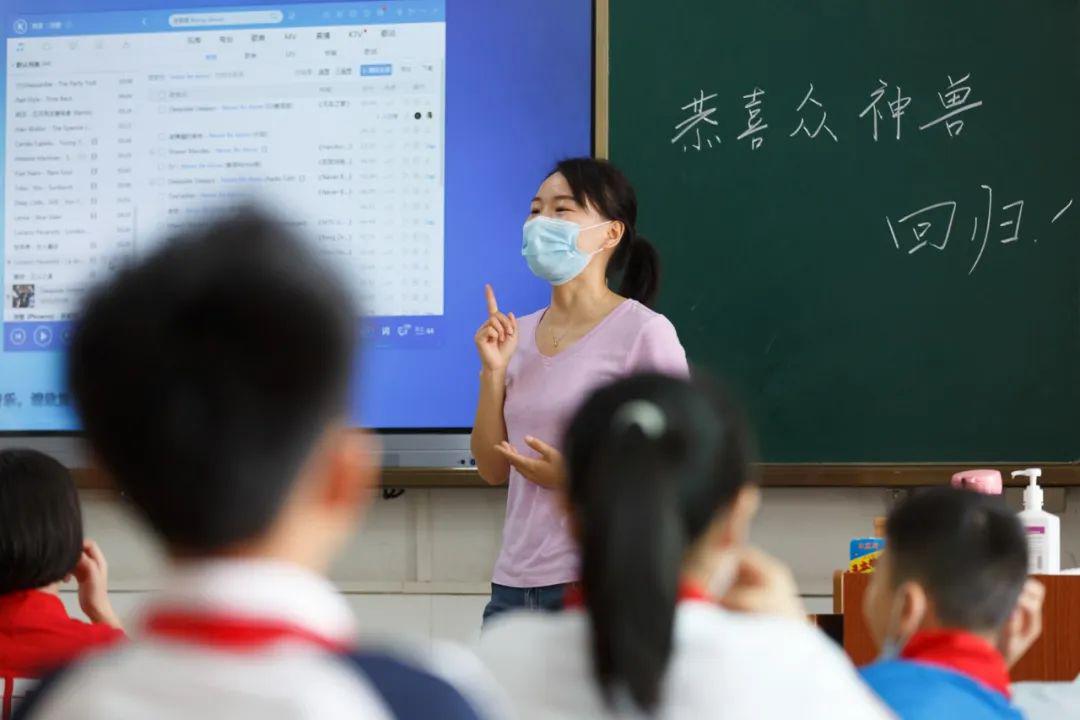 “终于可以回学校了！”莞城第二批次学生今日返校