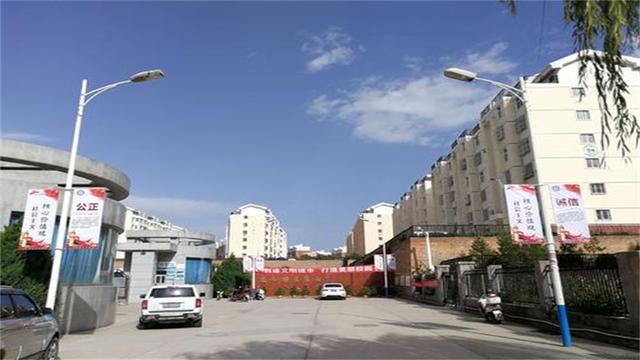 人均GDP高达12万_独角兽高达(2)