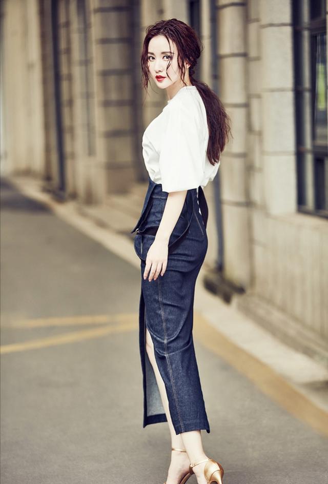 机场张萌现身机场，身材不比女团差《乘风破浪的姐姐们》未播先火