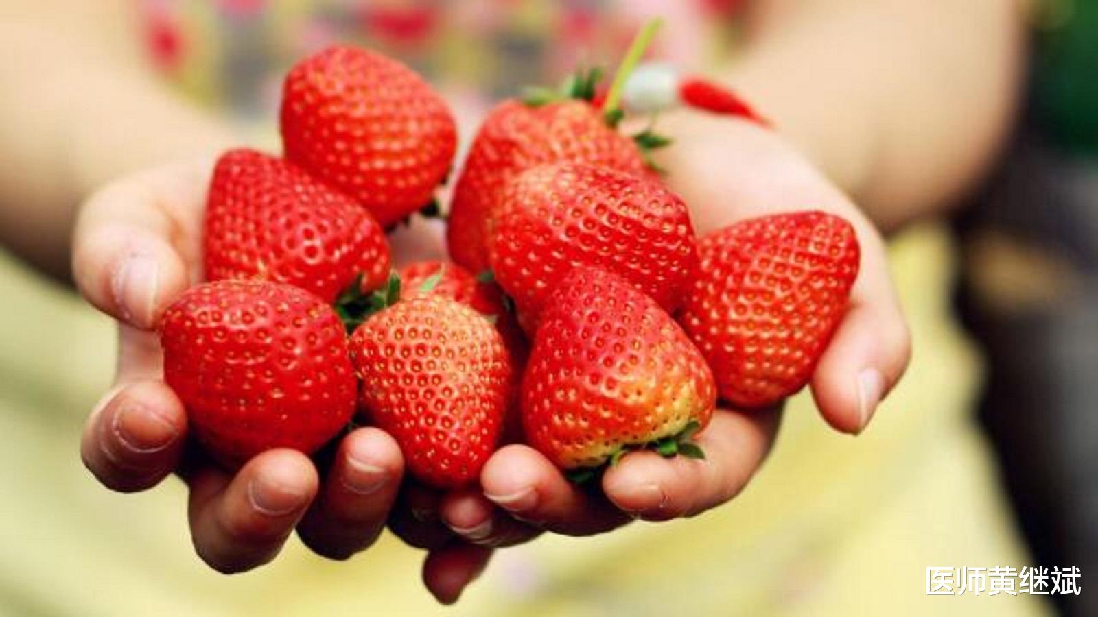 号称美容的必选水果之一，草莓酸甜可口，吃多了有什么坏处呢？