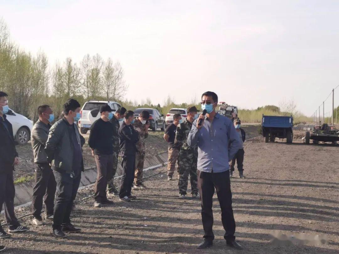 【备耕动态】八五八农场有限公司:召开无人驾驶水稻插秧机现场会大力