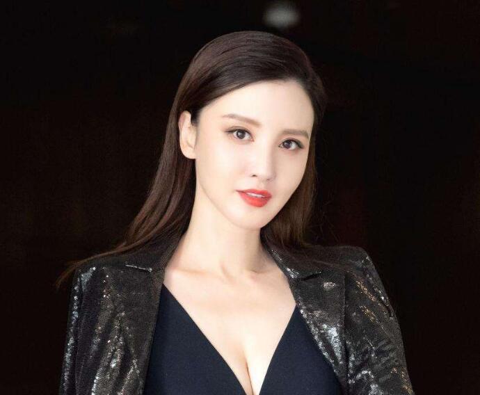 原创姐姐们不收手机吗 张萌透露姐姐们不收手机原因太劲爆了
