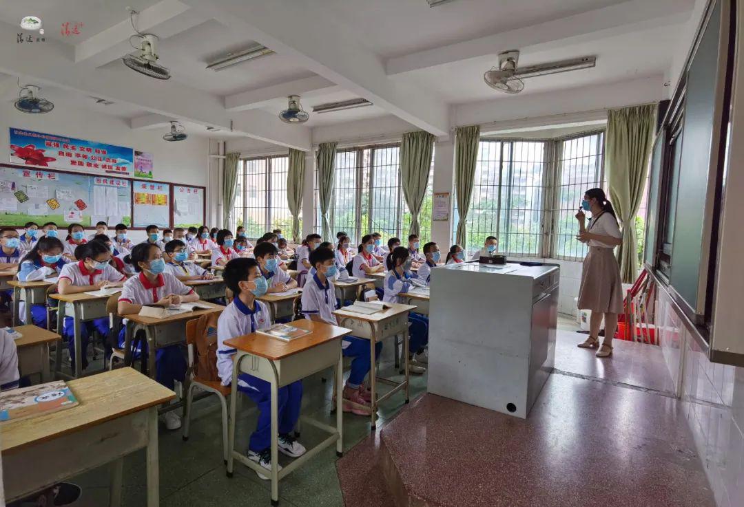 穿民族服装上学、收到人生第一束鲜花......清远32万学生今日返校