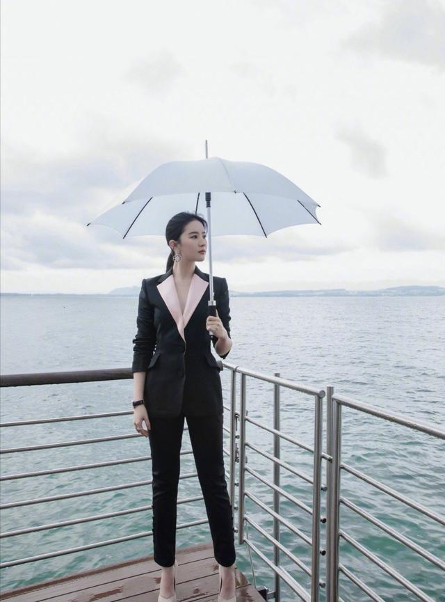 天仙天仙姐姐的私下穿搭，你也能诠释仙女下凡“花木兰”刘亦菲