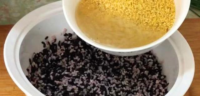 糯米要泡多久才能蒸熟 76c9b334ede24b739e5436febc3d230f.png