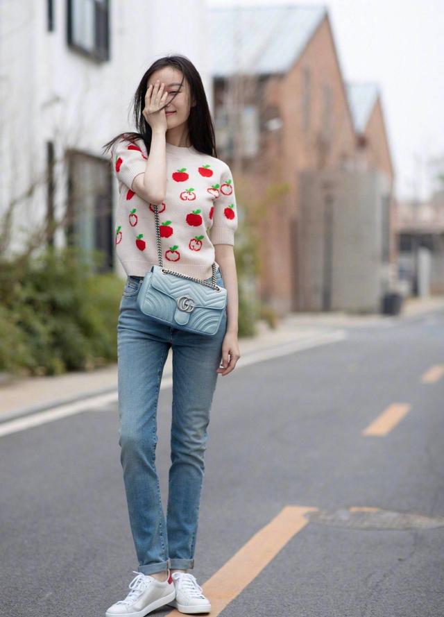 显得31岁倪妮这波封面气质超绝！蜻蜓上脸、跟泰国第一美撞衫