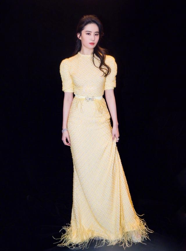 天仙天仙姐姐的私下穿搭，你也能诠释仙女下凡“花木兰”刘亦菲