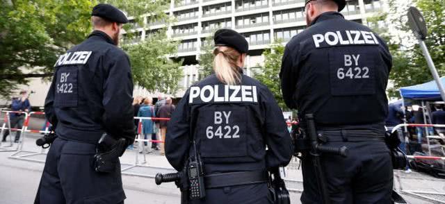 德国一男子藏匿炸弹想发动恐袭，因火车逃票被