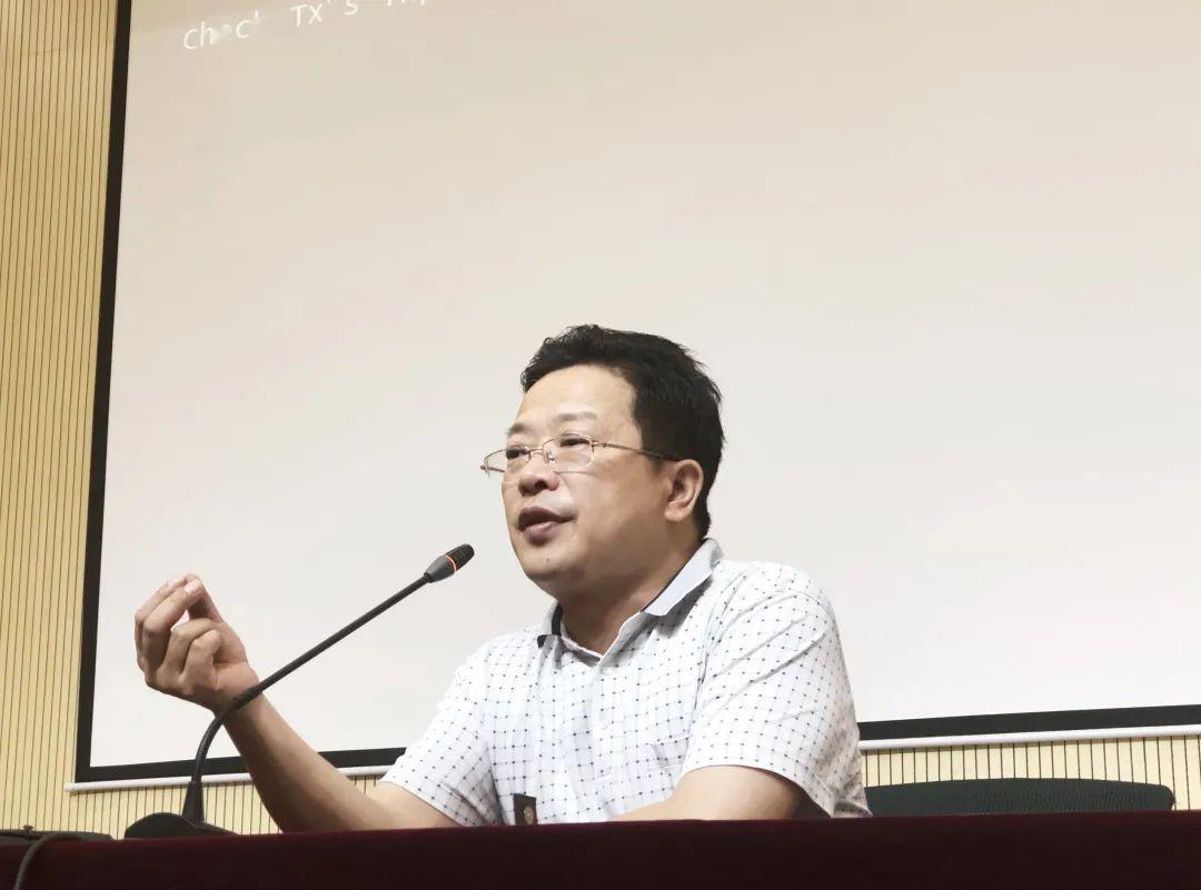 二中新任校长 80e761ff20a24988a67872f31c62ac6c.jpeg