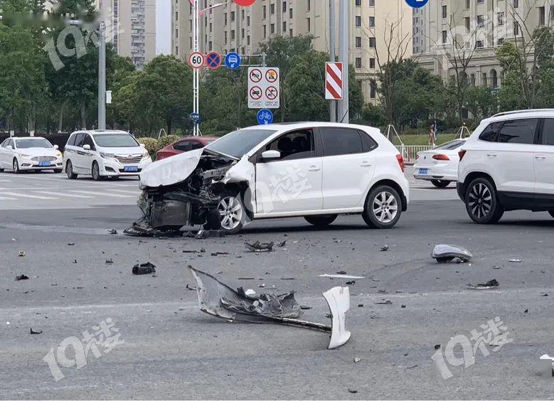 浙江天价车祸!polo撞上劳斯莱斯,漆面修修就要130万?