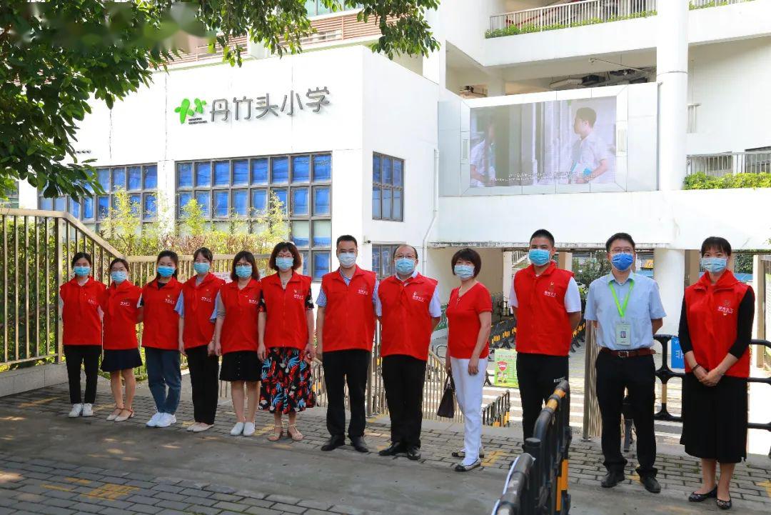 愿您一路微笑阔步丹竹头小学学生返校复学第一天安全有序