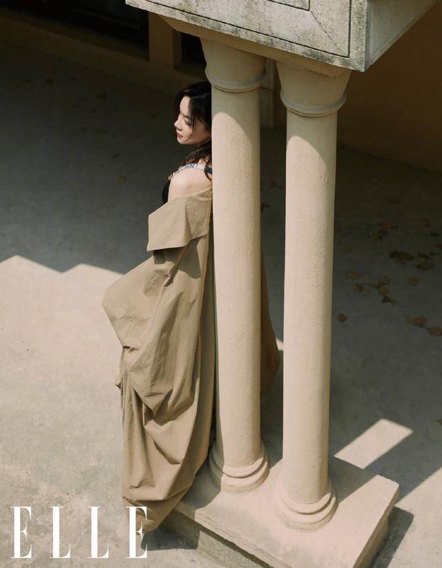 黑色她还有这一面……袁姗姗只有“马甲线”可炫耀？不