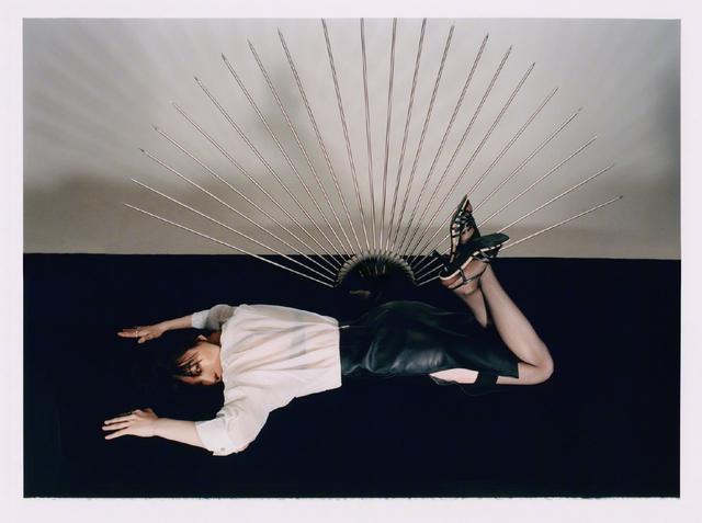 显得31岁倪妮这波封面气质超绝！蜻蜓上脸、跟泰国第一美撞衫