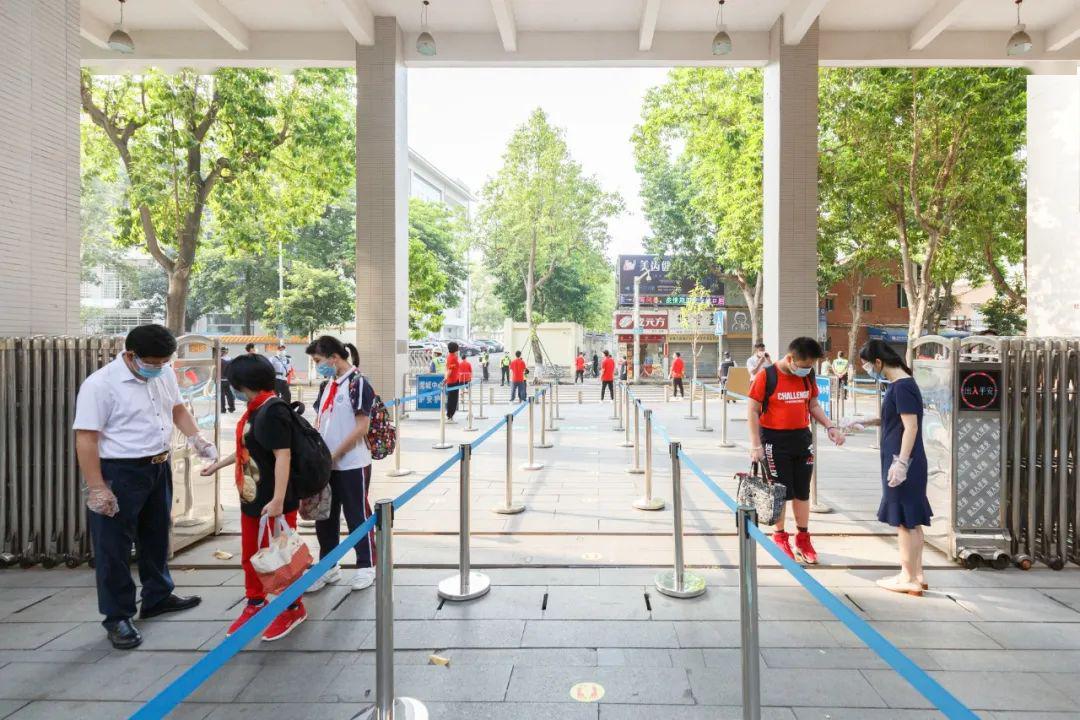 “终于可以回学校了！”莞城第二批次学生今日返校