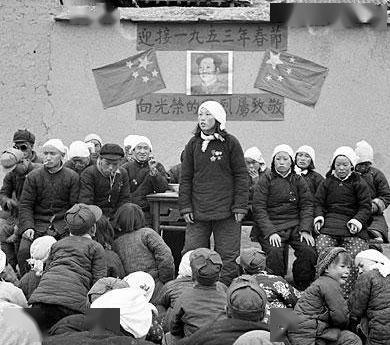 老照片:50年代乡村过年的气氛,中国乡村的年味变迁史