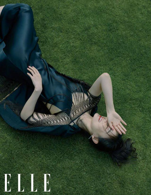 黑色她还有这一面……袁姗姗只有“马甲线”可炫耀？不