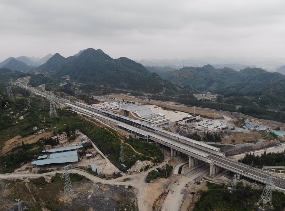 为国家i级双线客运专线,设计速度250公里/小时,新建黄桶北,六枝南,长