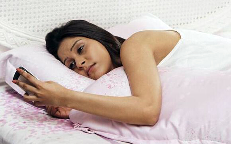 宝妈月子期间玩手机，这五大危害你都知道吗？可能会影响终生