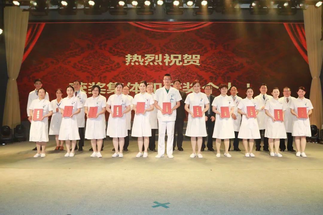 疫情表彰天使!今天这个盛会与有荣焉!致敬英雄