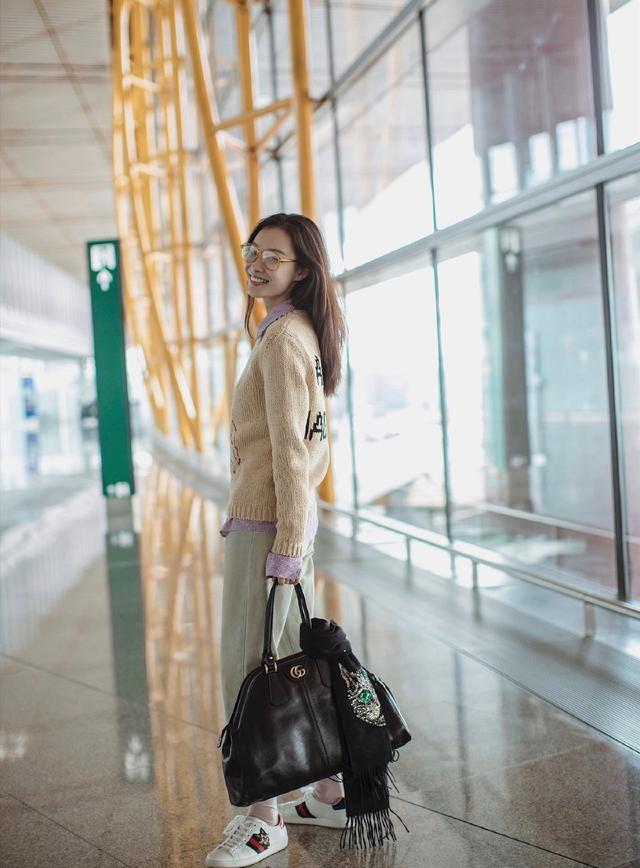 显得31岁倪妮这波封面气质超绝！蜻蜓上脸、跟泰国第一美撞衫