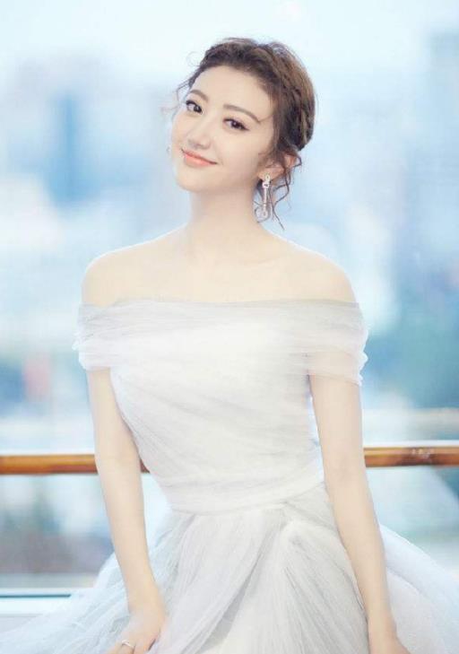 怎样才能有气质和颜值 ce6873f3ef3142b9b33ce15552eb6361.jpeg