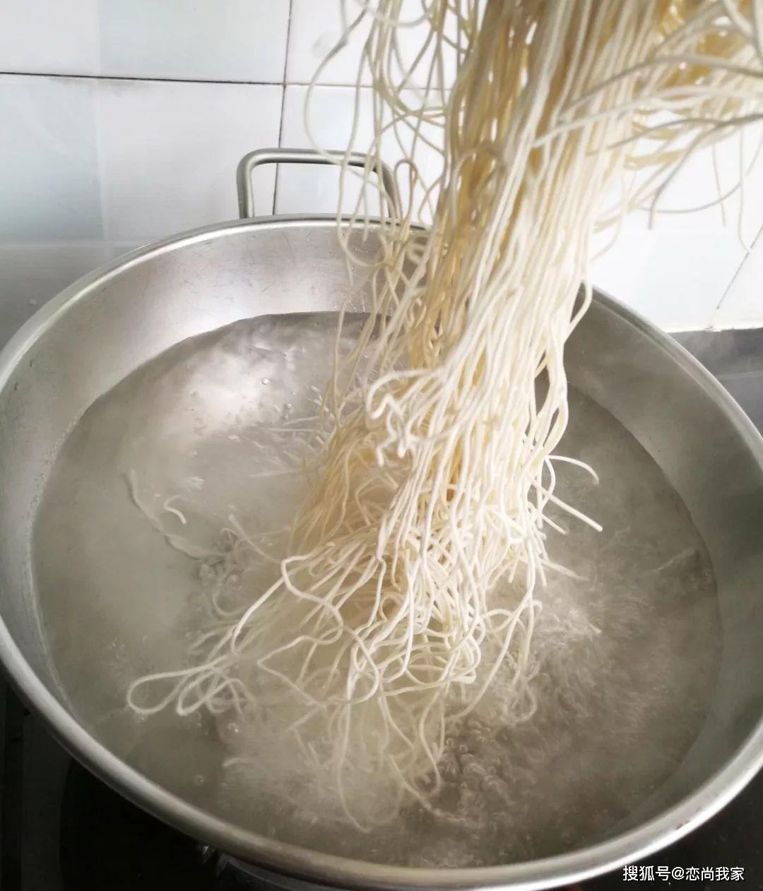 在家怎么做面条料汁 cf0d7270ae1542439be0766d3ac19502.jpeg