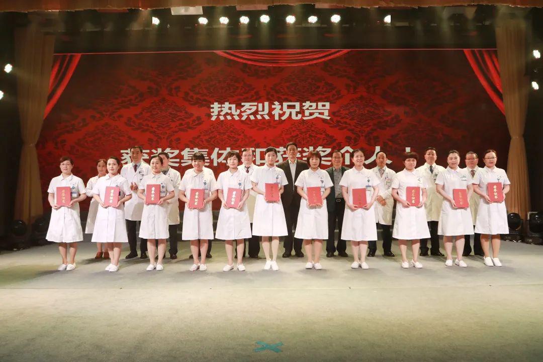 疫情表彰天使!今天这个盛会与有荣焉!致敬英雄