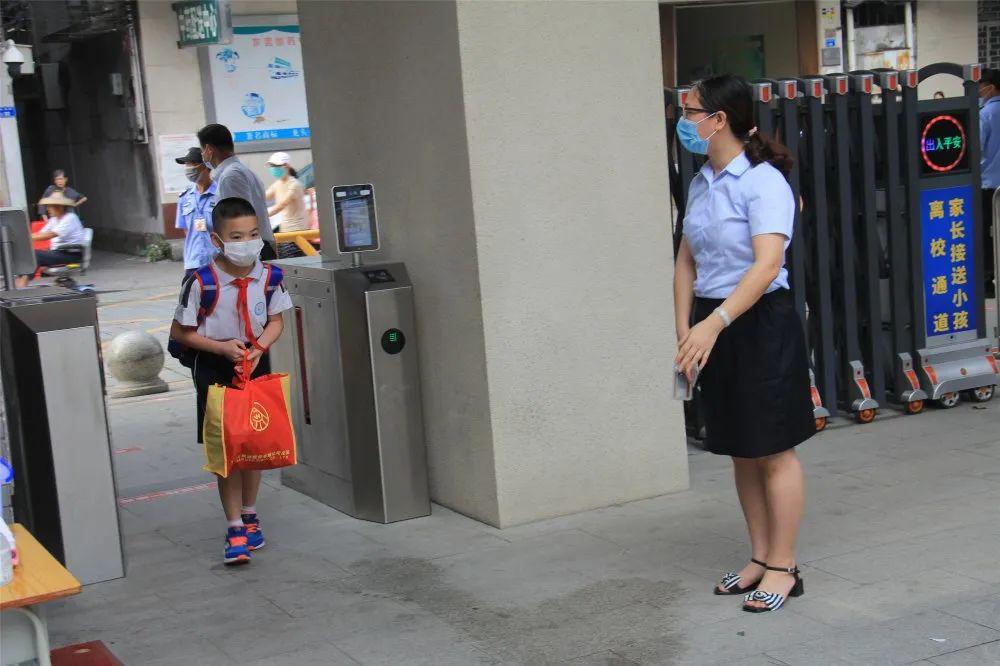 “终于可以回学校了！”莞城第二批次学生今日返校