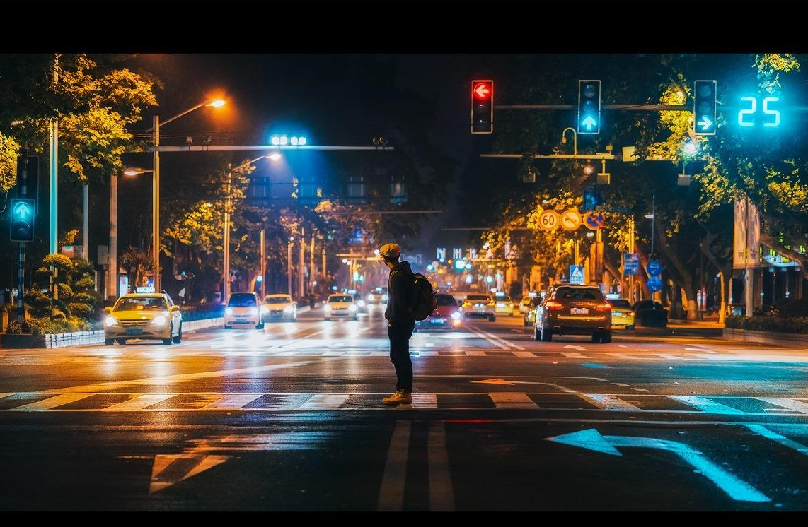 世界上是先有汽车还是先有红绿灯