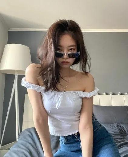 怎么自拍显成熟 e059aca4935b409e818208d9864e212f.jpeg