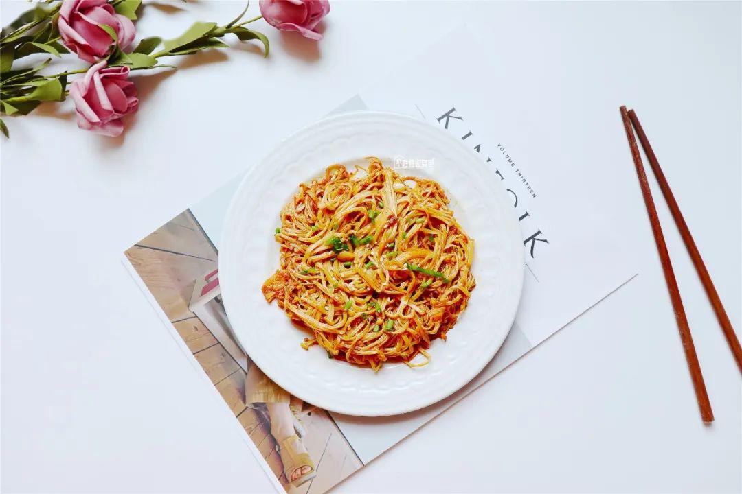 在家怎么做烧烤味金针菇 e2aa0f14d9b94bbf8dd4925182eb5259.jpeg