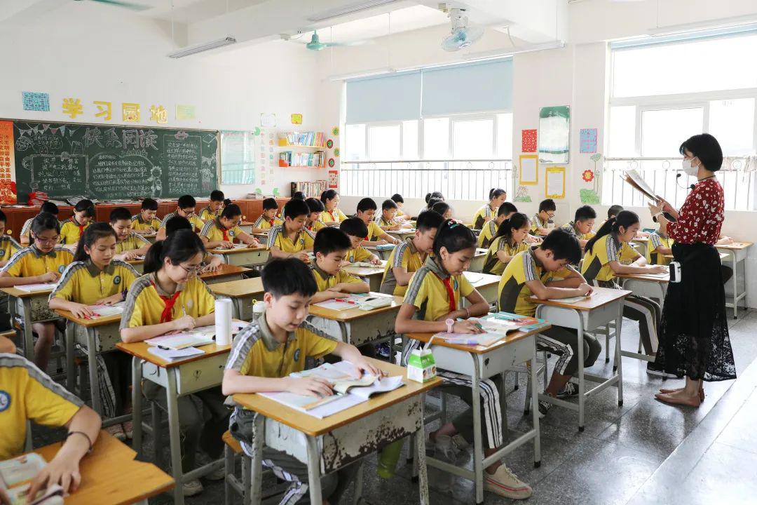 5月11日上午7点开始,谢岗中学,中心小学,谢岗小学和黎村小学等学校逾