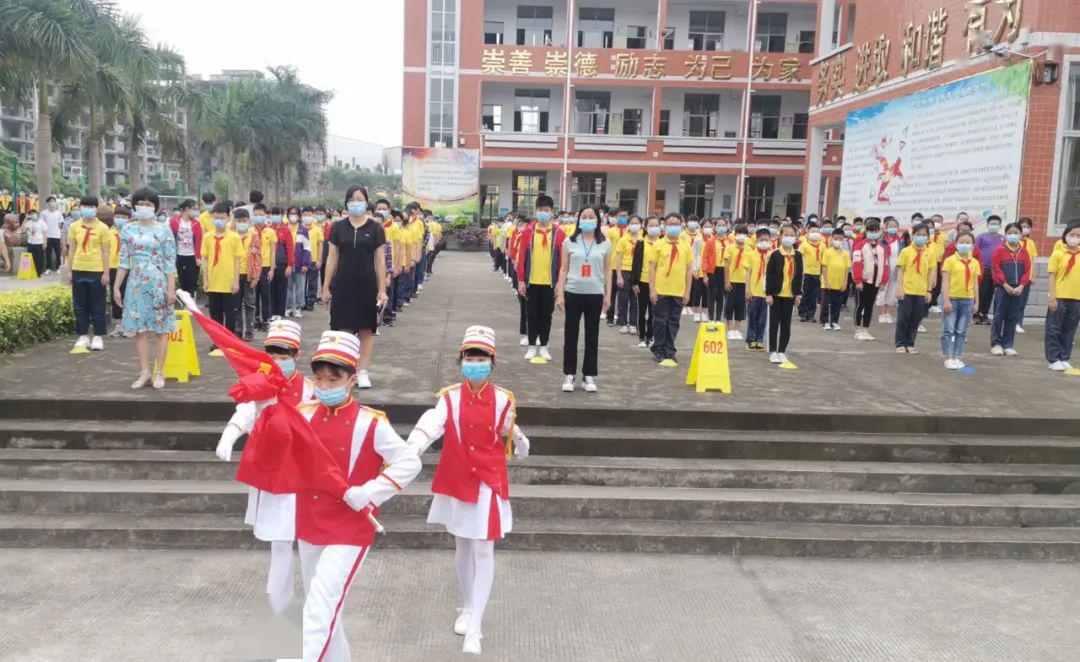 南安市第三小学 东风日暖,落英缤纷 学子归来,不负韶华 刚从网课状态