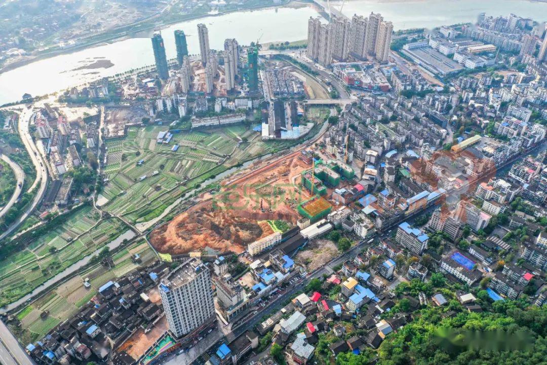 东霞周边因其地理位置处在三明南部的 交通要道205国道,新市南路,南
