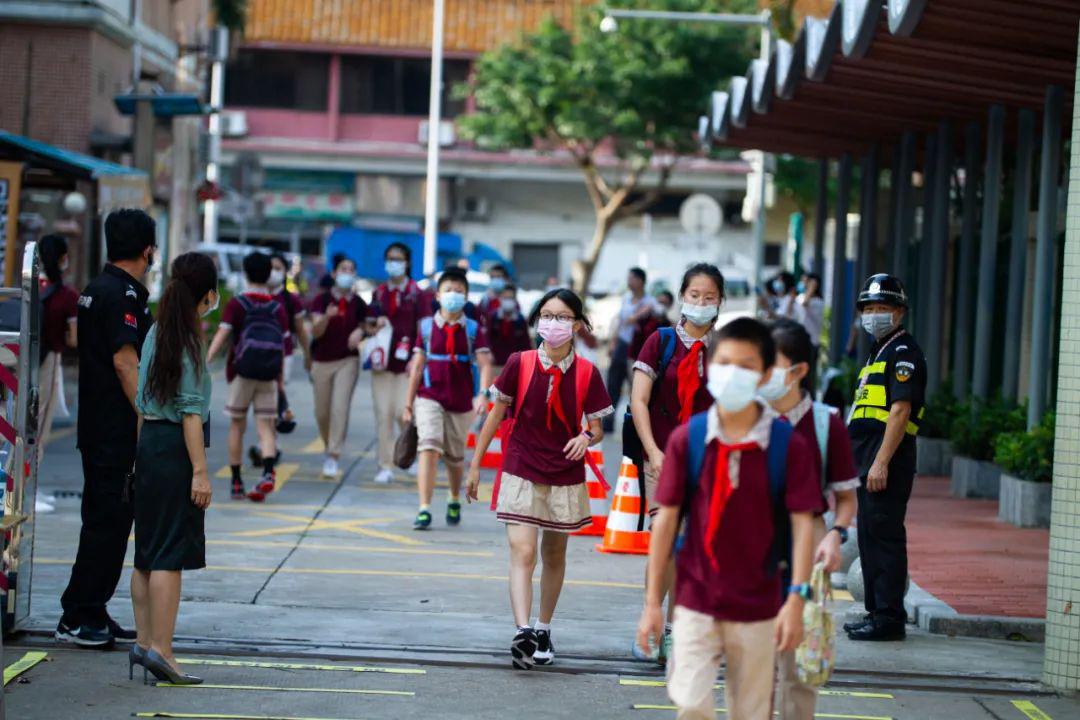 现场直击珠海大波学生返校学校里可以不戴口罩了