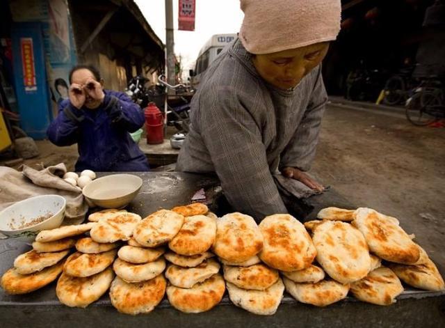 结 语烧饼作为古代饮食习俗中,比较常见的面食之一,早在西汉时期就