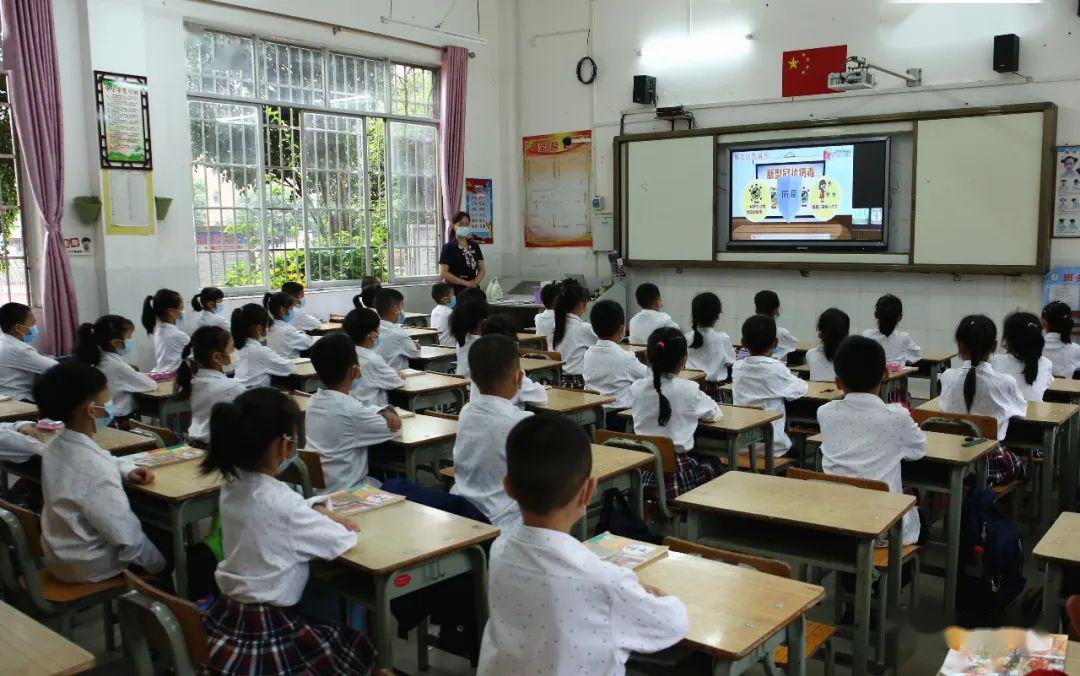 柳州"神兽"开学第一天是这样的……8名学生发热情况如何?
