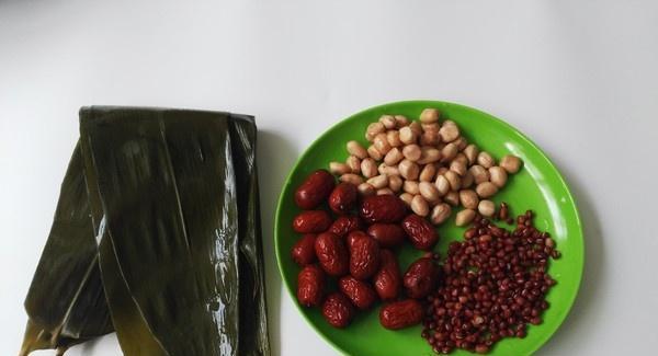 糯米要泡多久才能煮烂 19bf354b8907470d92ef95351ebe3316.jpeg