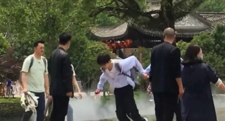 跑男第一季第8期完整版 207b253e897d48efa0843495c96678d3.png