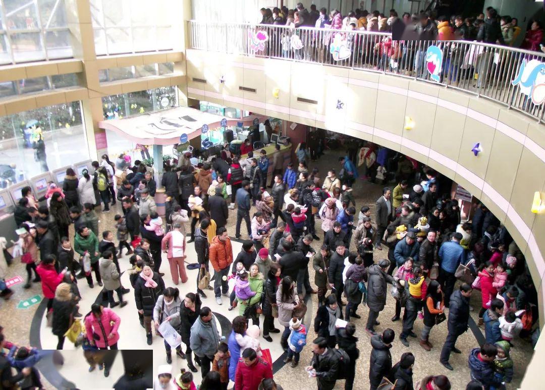 住院?住院患者请假事件：基层医院、医保与患者的博弈