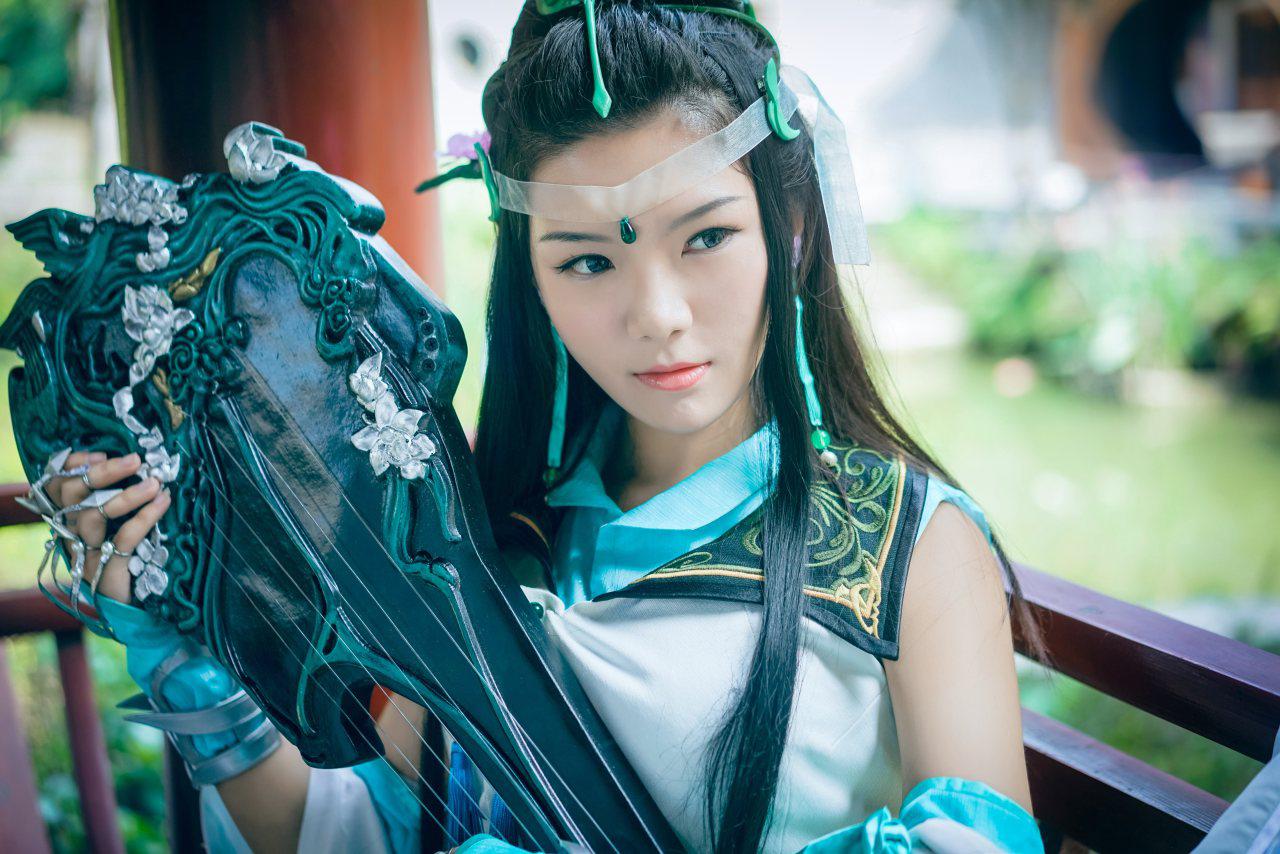 剑网三长歌门琴娘cosplay_龙潭