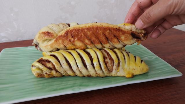 平底锅面包家常做法 2ca0b695685b4606bff2f96a1d466113.jpeg