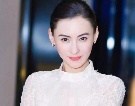 『儿子』大儿子比妈妈还高，二儿子也快赶超妈妈了张柏芝和儿子近照曝光