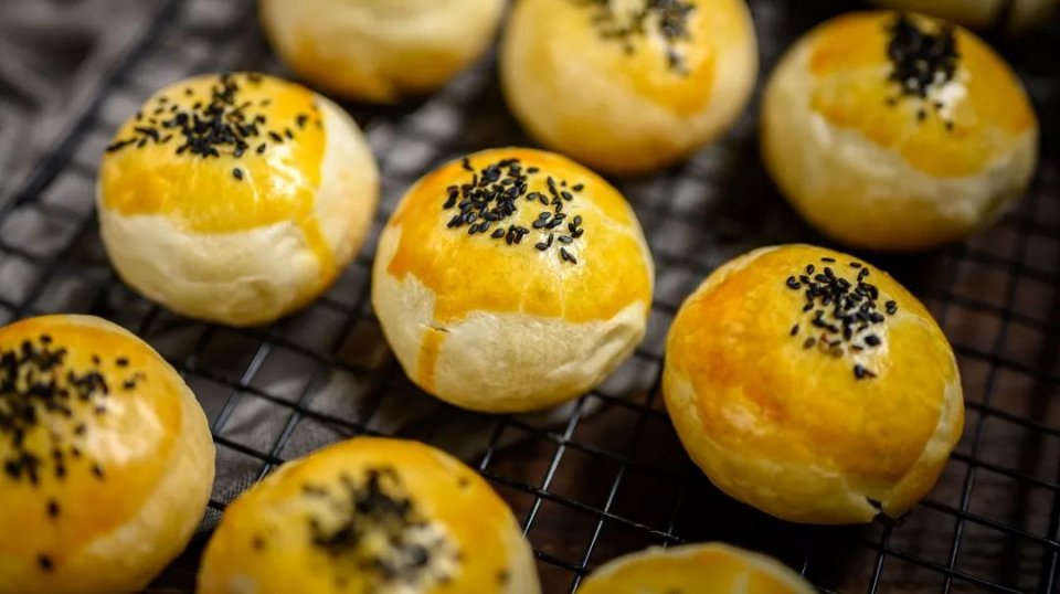 如何做蛋黄酥才好吃 3d0d5cfb41e943fc94864b4859f8cbf1.jpeg