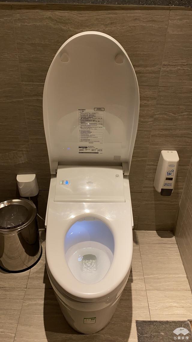 拔草东航精品航线!空姐全程姓氏称呼和半跪式服务,让人受宠若惊